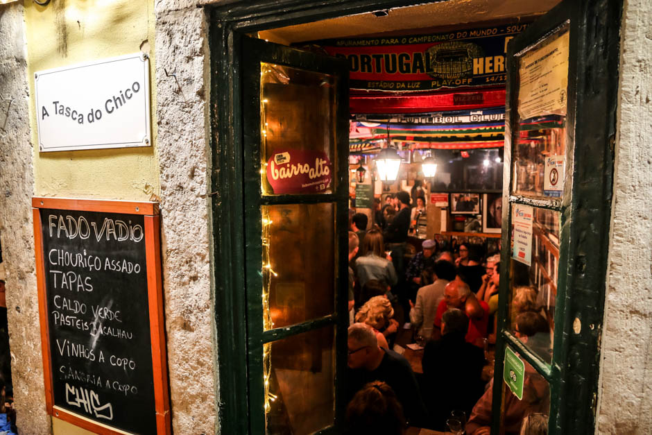 Lizbona Tasca do Chico koncert fado - Żyć z pasją